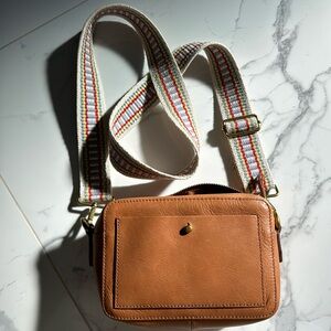 Madewell transport camera bag TAN